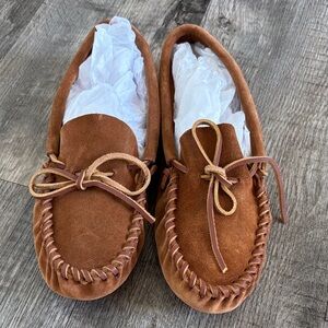 Minnetonka Moccasin Leather Laced Softsole